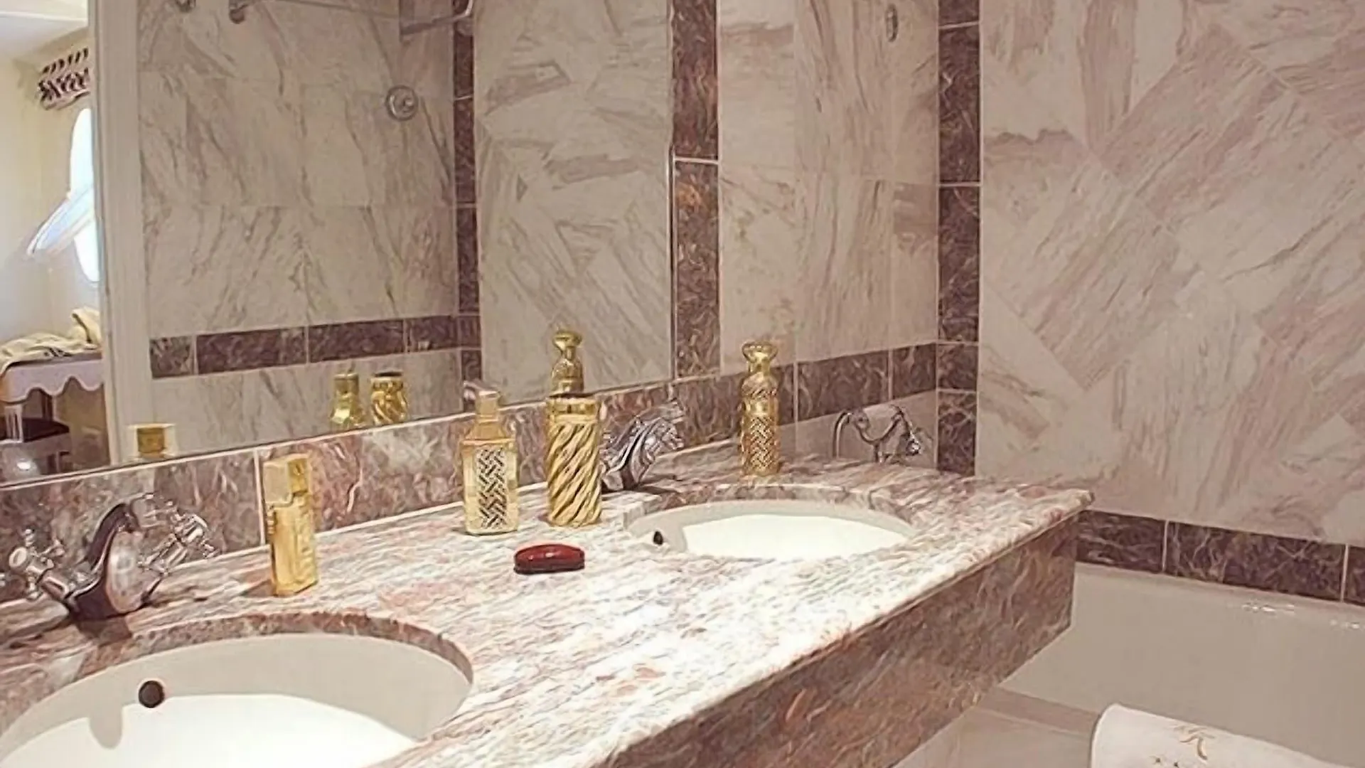 Hotel Unic Renoir Saint-germain 3*